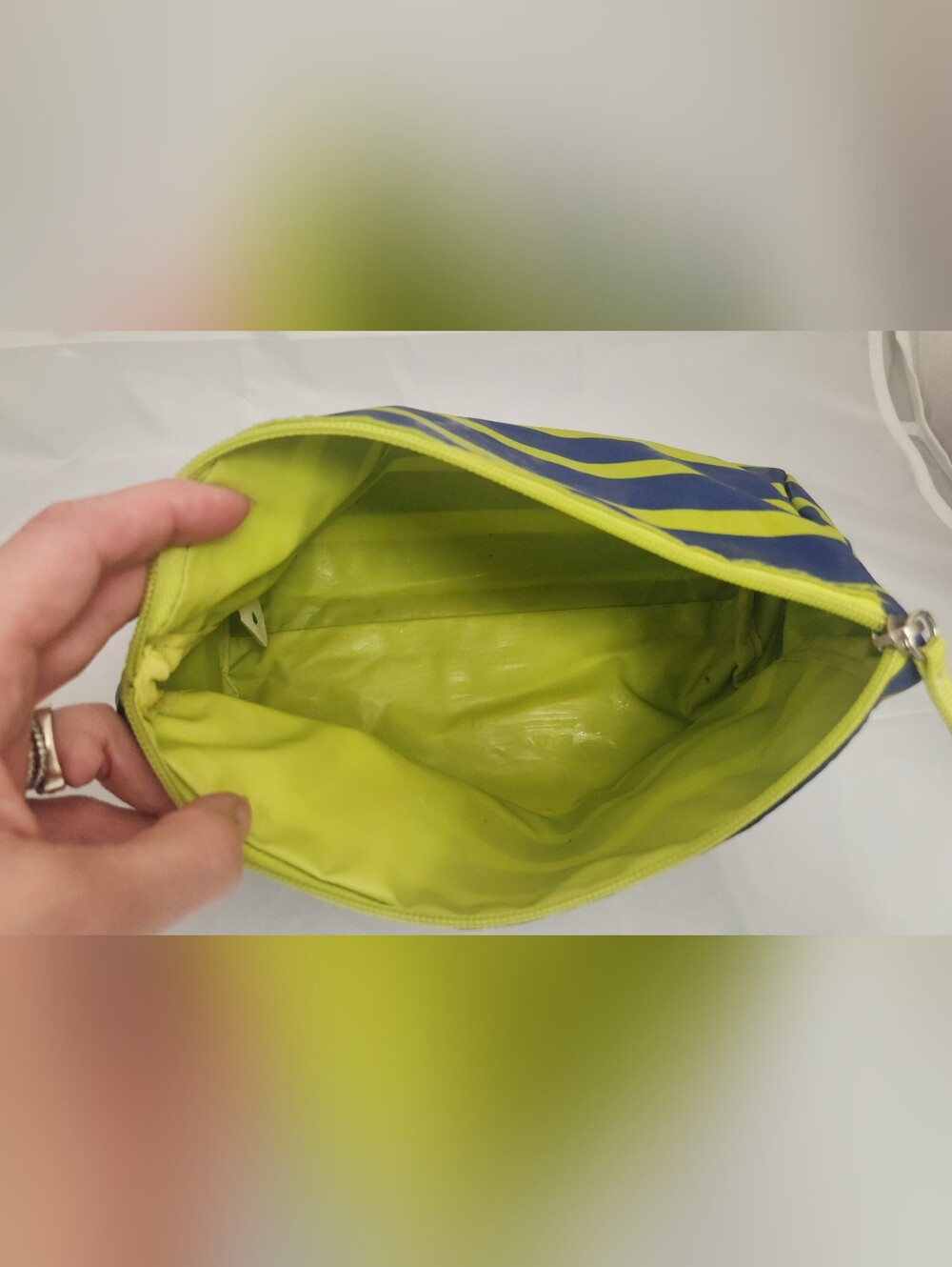 Scout Navy and Lime Striped Toiletry Bag Like New!! - Picture 3 of 8